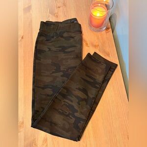 NWOT Sanctuary Camouflage Leggings in Olive Green and Black